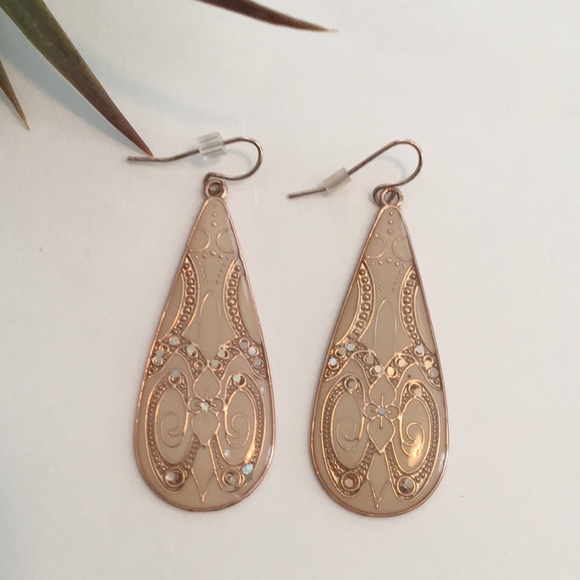 Isabelles Jewelry - 💕💕Rose Tone Statement Earrings